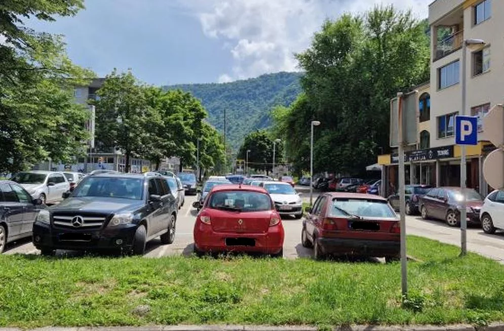 Ovog petka redukovano parkiranje ispod osnovne škole u centru Zvornika