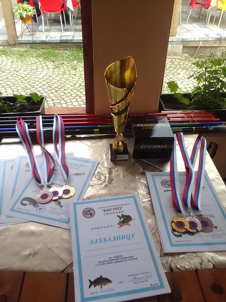 Šampion takmičenja u lovu ribe udicom na plovake ove godine u Zvorniku je Slaviša Jolović, najbolji pionir Stevo Đokić (FOTO)