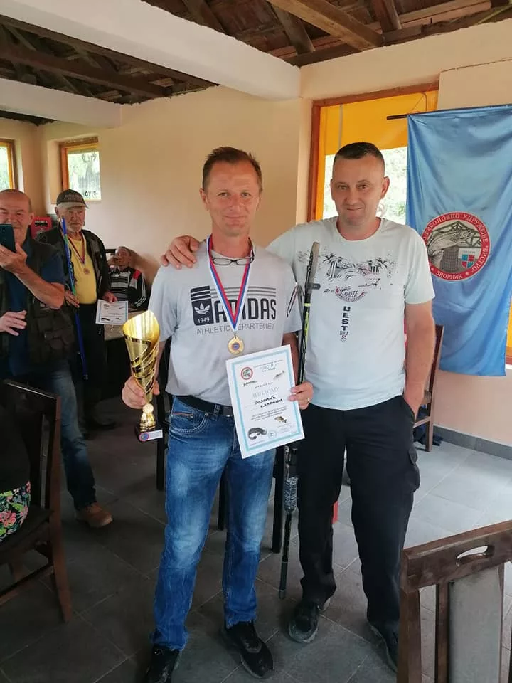 Šampion takmičenja u lovu ribe udicom na plovake ove godine u Zvorniku je Slaviša Jolović, najbolji pionir Stevo Đokić (FOTO)