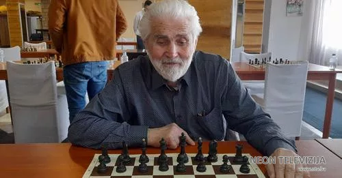 Priča o najstarijem aktivnom šahisti na svijetu, 95-godišnjem Smaji Pozderoviću iz Tuzle