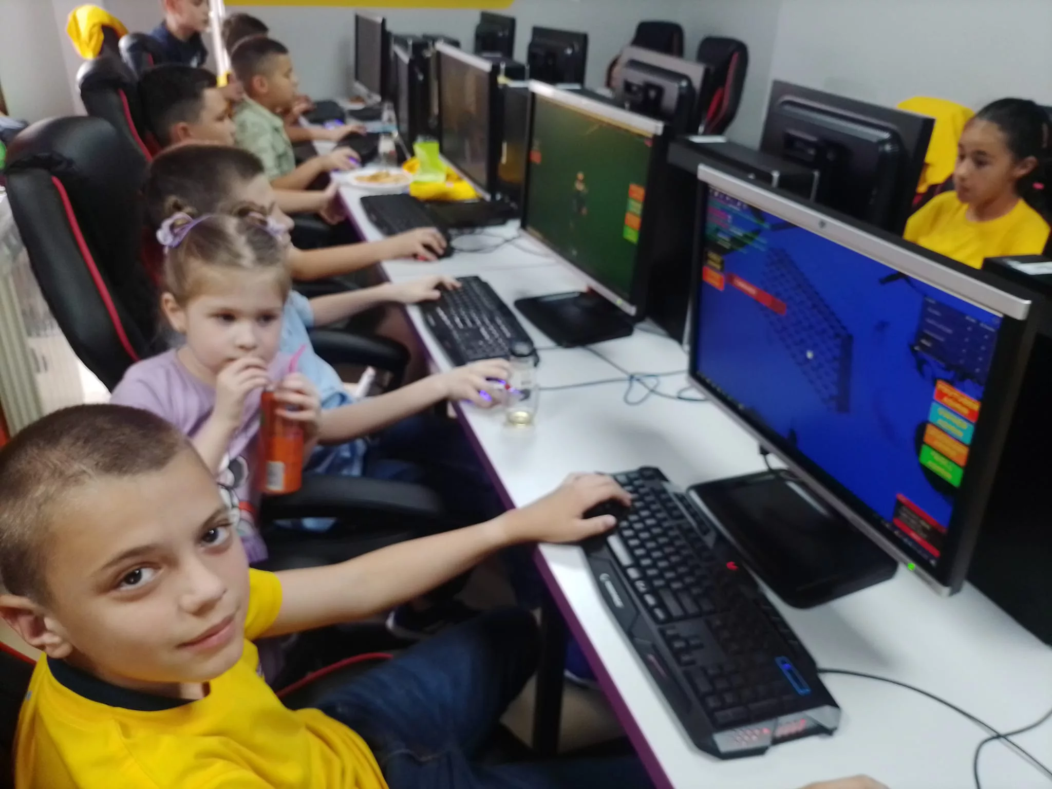Algorithmics škola uspjela obučiti još 23 mališana osnovama grafičkog dizajna i digitalnog programiranja (FOTO)