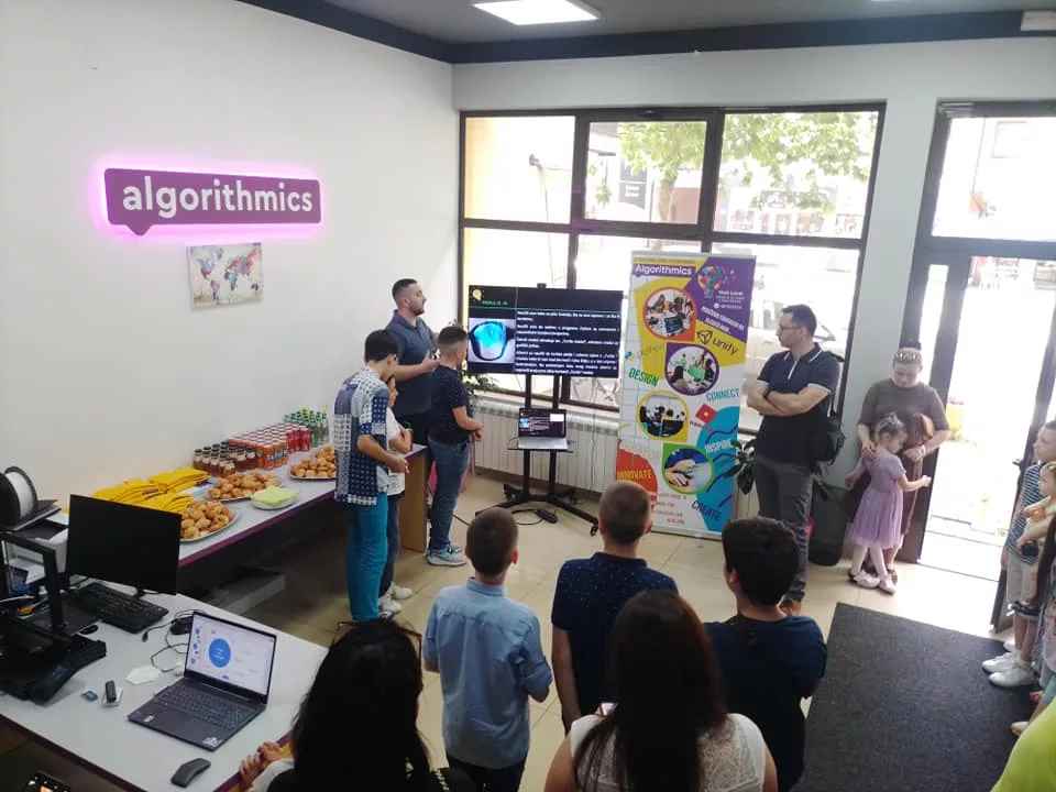 Algorithmics škola uspjela obučiti još 23 mališana osnovama grafičkog dizajna i digitalnog programiranja (FOTO)