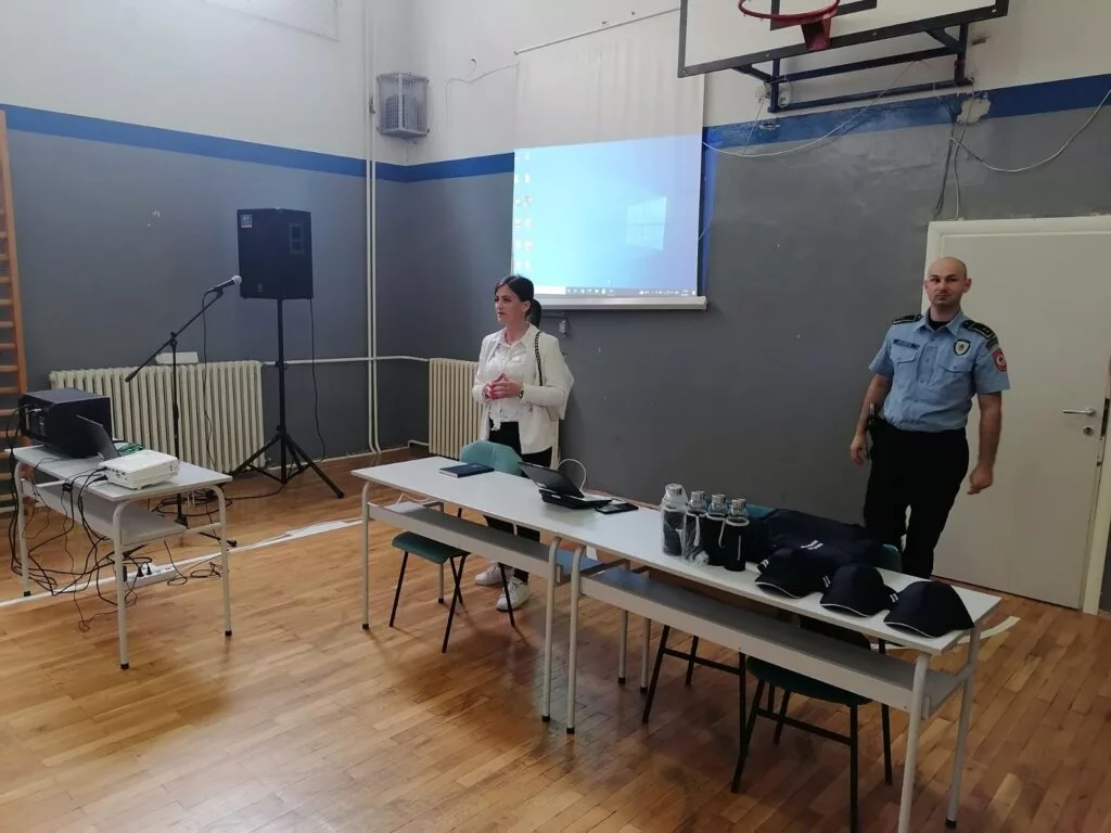 Održano predavanje na temu „Oružje ne štiti, oružje ubija“ za prisutne zvorničke srednjoškolce