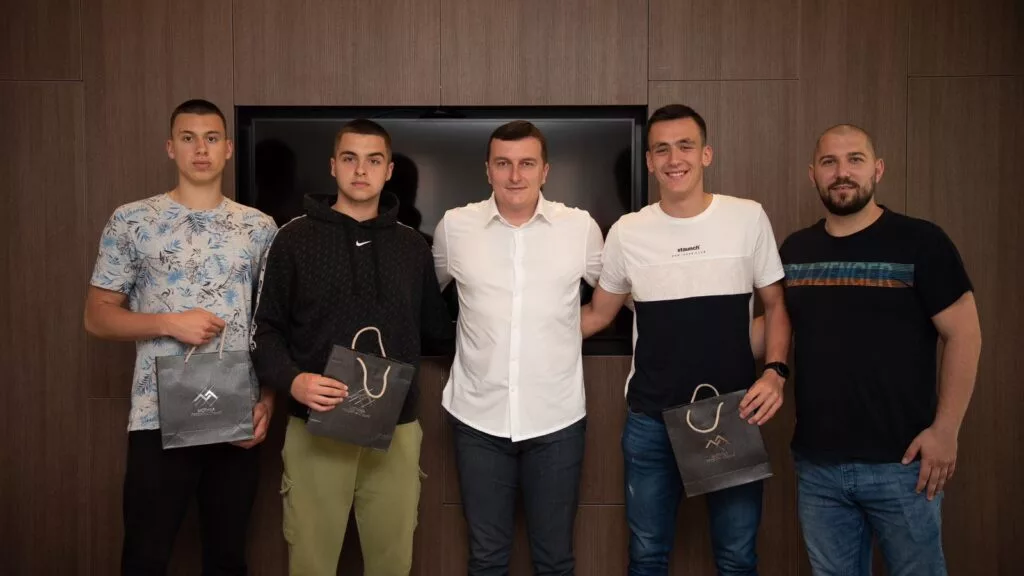 Projektni studio "Motika" Zvornik stipendira talentovane rukometaše RK "Drina" (FOTO)