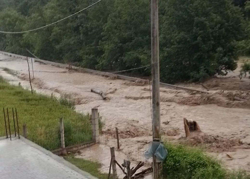 Proglašeno stanje prirodne nesreće u Sapni, ljudi spašavani u posljednjem trenutku u Kalesiji i Sapni, milionske štete (VIDEO)