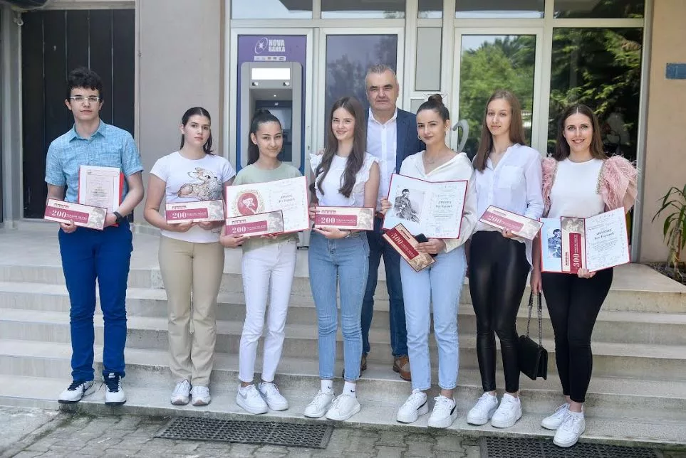 Prijem za najbolje učenike: „ALUMINA“ NAGRADILA DJECU RADNIKA SA VUKOVOM DIPLOMOM