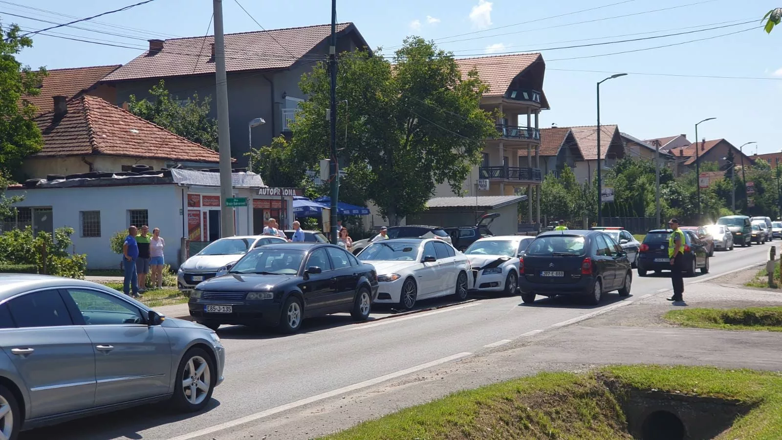 Lančani sudar na magistralnom putu Zvornik-Tuzla, saobraćaj otežan na putnoj dionici kod Kalesije (FOTO)