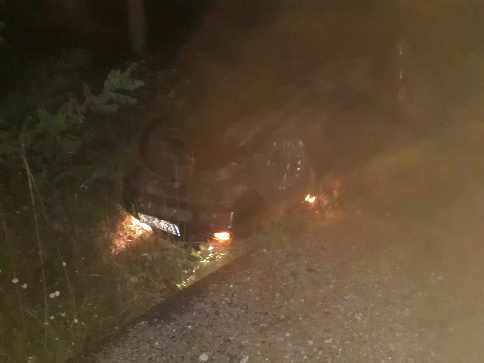 Povrijeđeni mladić u sinoćnjem sudaru na Crnom vrhu otpušteni iz bolnice, policija još uvijek traga za vozačem koji je pobjegao sa mjesta sudara (FOTO)