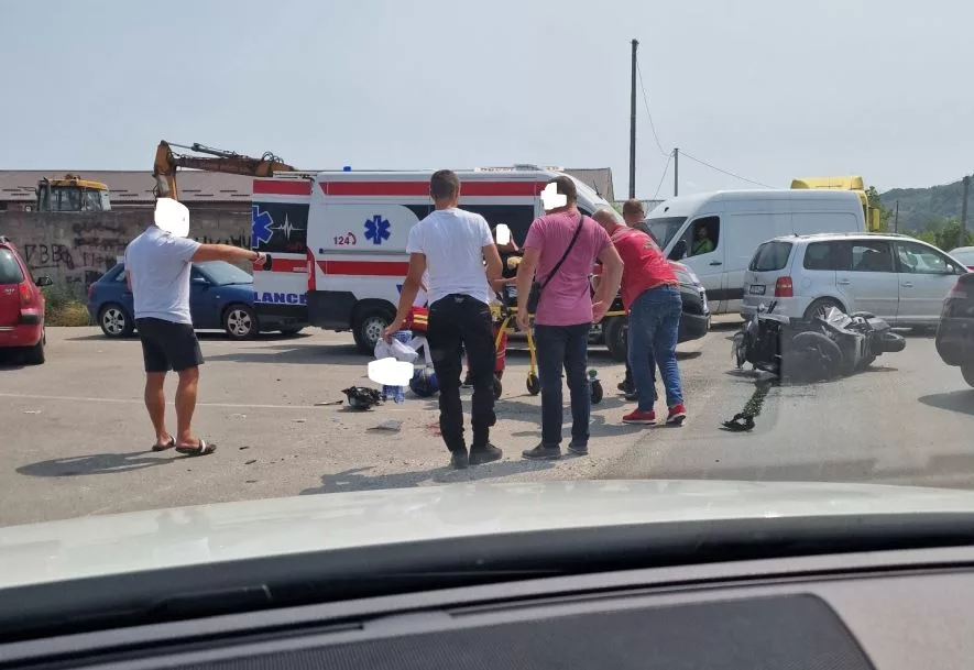 Jedna osoba zadobila povrede u saobraćajnoj nezgodi u Čelopeku (FOTO)