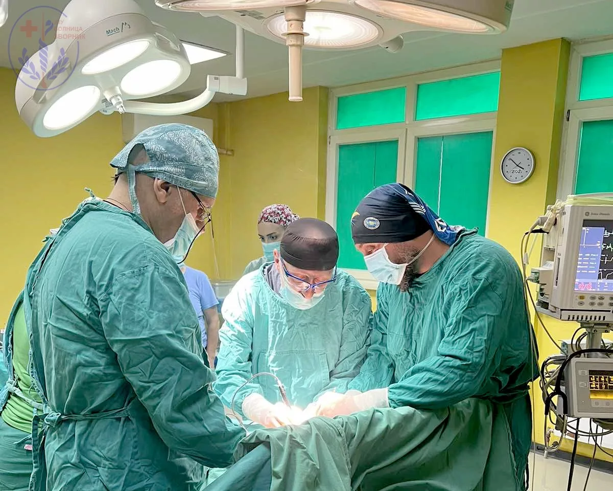 Prvi put izvršena operacija malignih tumora retroperitoneuma u zvorničkoj bolnici