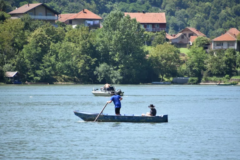 Potraga za nestalim mladićem u Zvorničkom jezeru i dalje bez rezultata: Upućen apel ribolovcima i vlasnicima čamaca