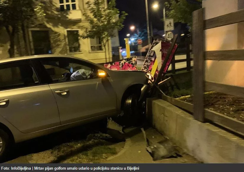 Teško pijan golfom umalo udario u policijsku stanicu u Bijeljini