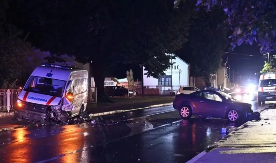 Sanitet zvornički bolnice učesnik saobraćajne nezgode: Šestoro povrijeđeno, među njima i četvoro u sanitetu (FOTO, VIDEO)