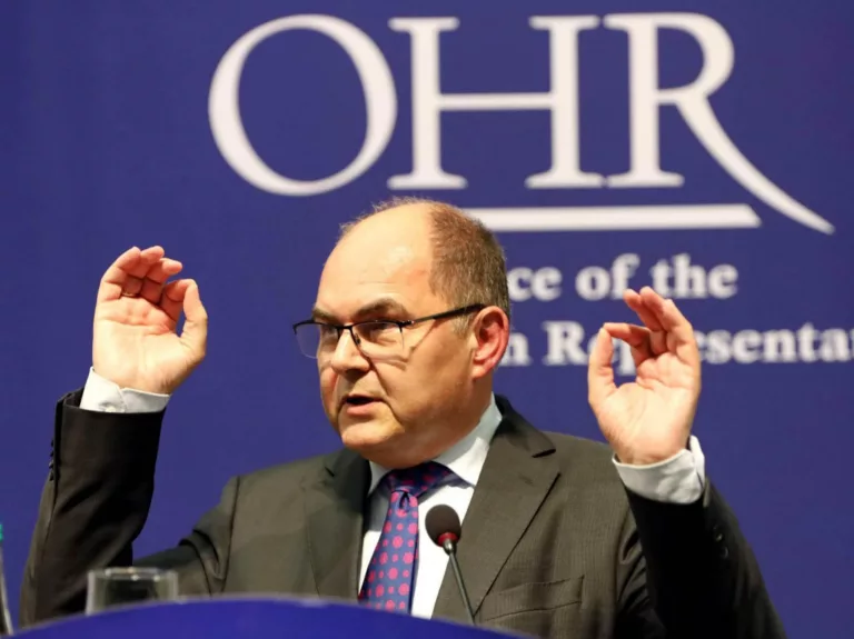 Kristijan Šmit donio odluku da napusti BiH, mediji navode niz razloga za ovakvu odluku