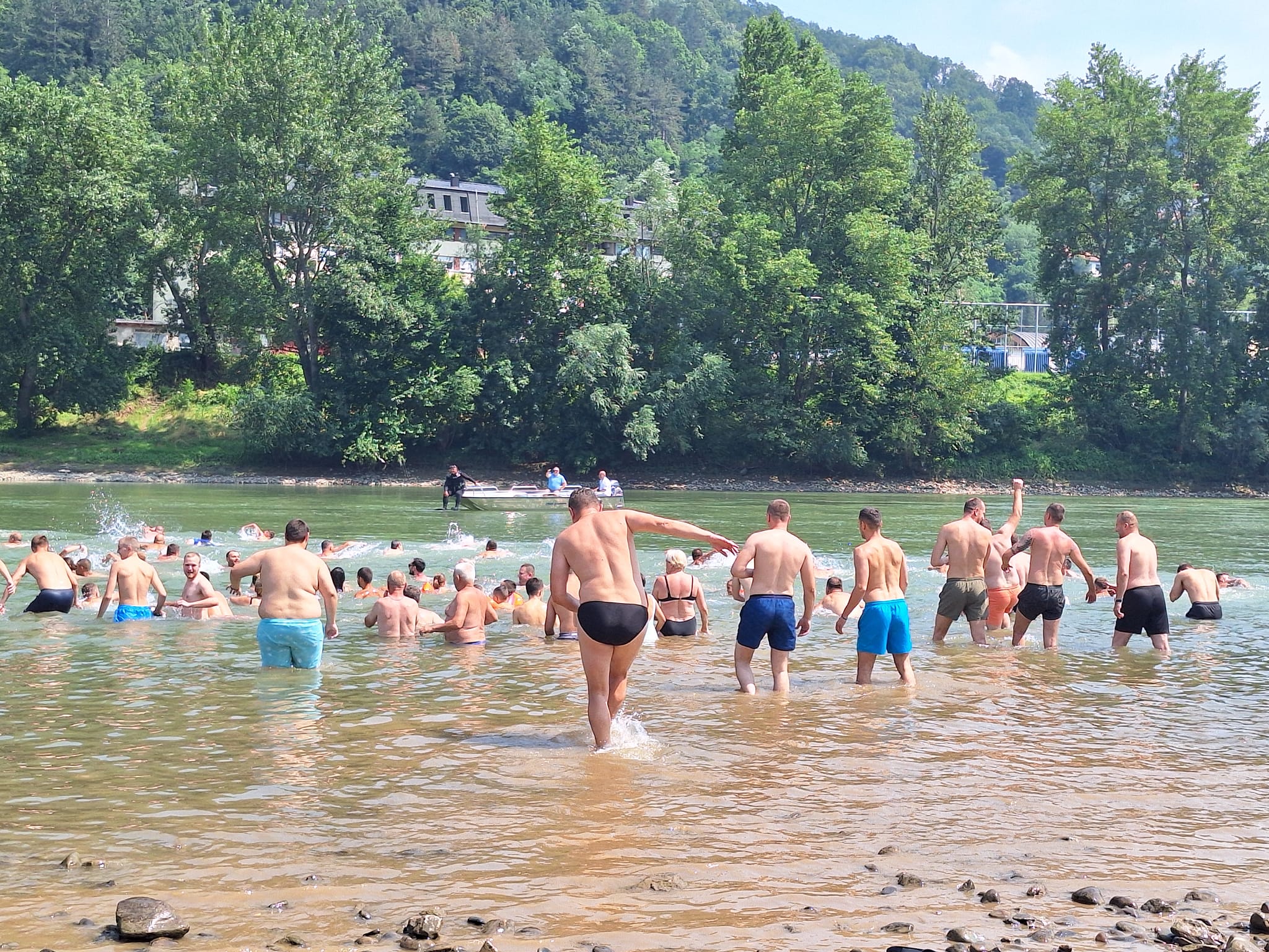 Više od stotinu učesnika na zajedničkom spustu u okviru II Spustijade u Zvorniku (FOTO)