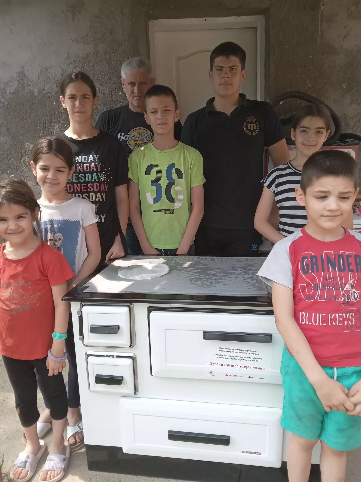 Crveni krst: Šporeti na drva za 10 porodica na području Zvornika (FOTO)