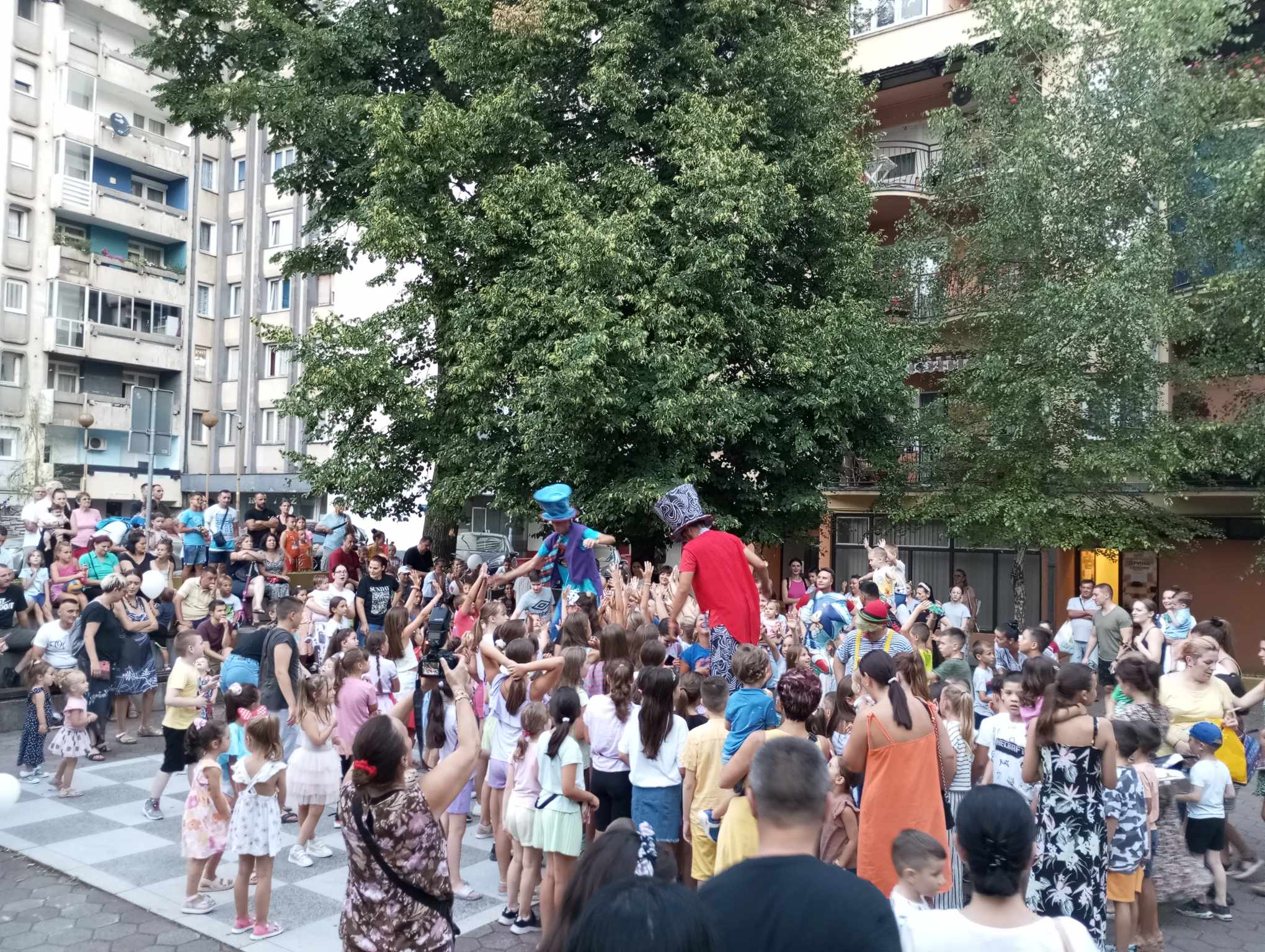 Avantura animatori zabavili mališane u Zvorniku, na gradskoj plaži bio ljetnji bioskop (FOTO)