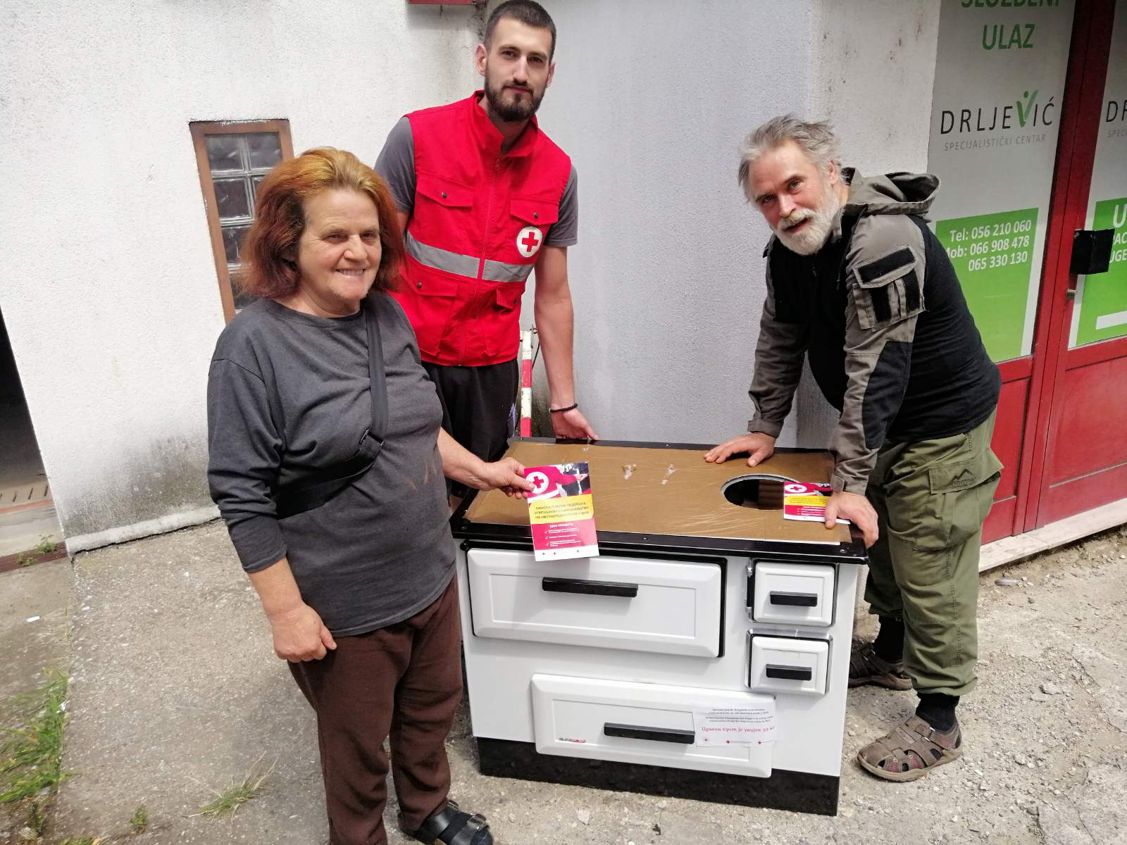 Crveni krst: Šporeti na drva za 10 porodica na području Zvornika (FOTO)