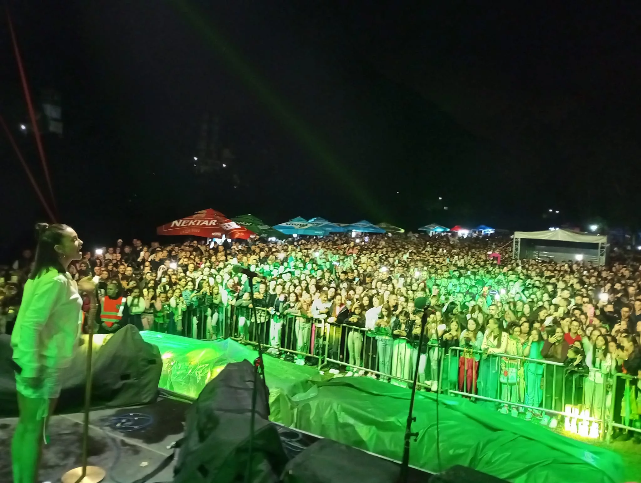 Mlada muzička zvijezda “Breskvica” nastupila u Zvorniku pred 10 hiljada posjetilaca (FOTO)