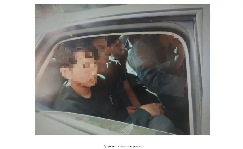 Hapšenja na granici, u četiri automobila prevozili 22 ilegalna migranta (FOTO)