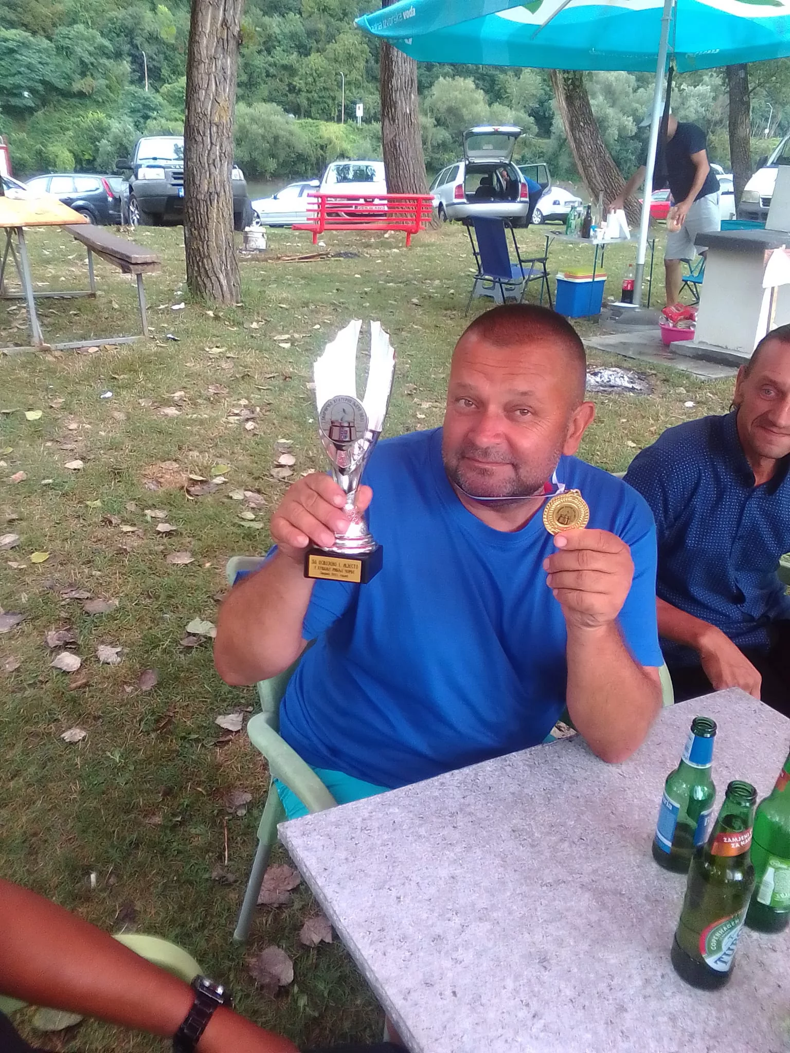 Ekipa "Franš" na čelu sa Nedžadom Hasanbegovićem Neletom i ove godine najbolja u pripremi riblje čorbe na takmičenju "Zlatni kotlić" (FOTO)