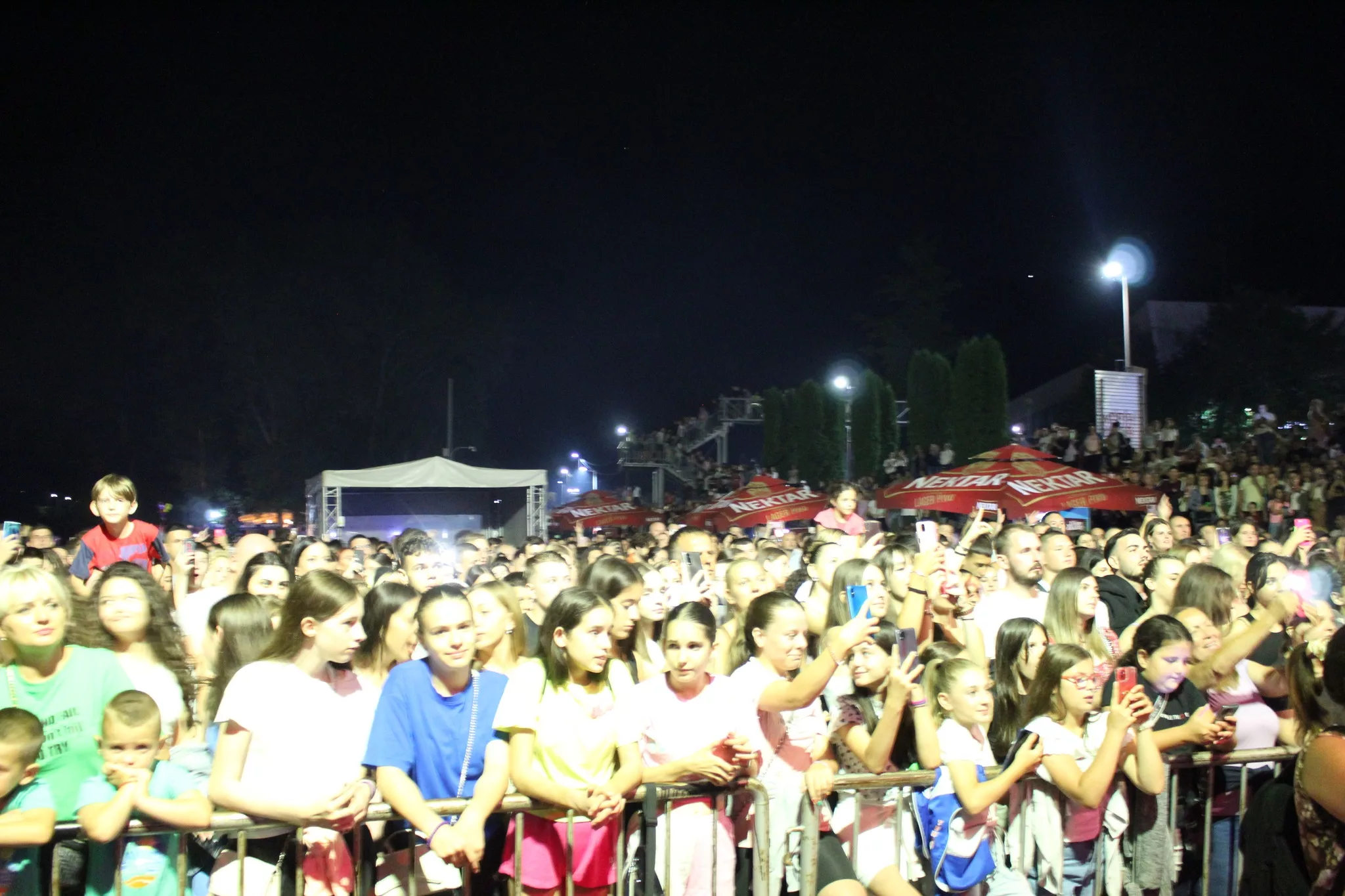 Otvoreno "Zvorničko ljeto" uz spektakularan vatromet i veličanstven koncert Sergej Ćetkovića na gradskoj plaži (FOTO+VIDEO)