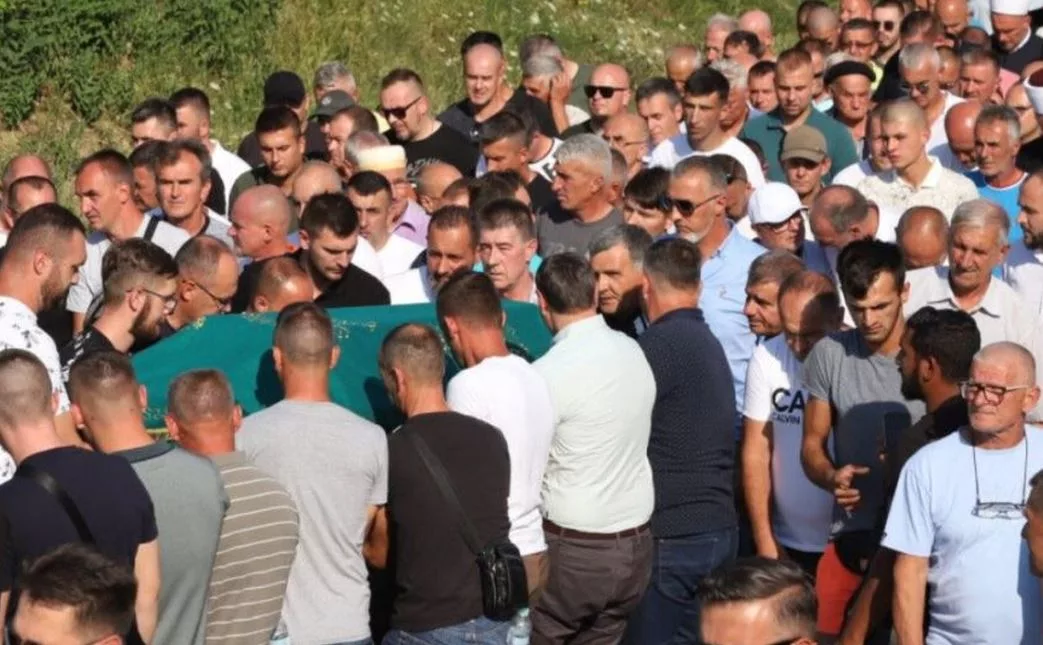 Stotine ljudi na dženazi ubijenoj Nizami Hećimović