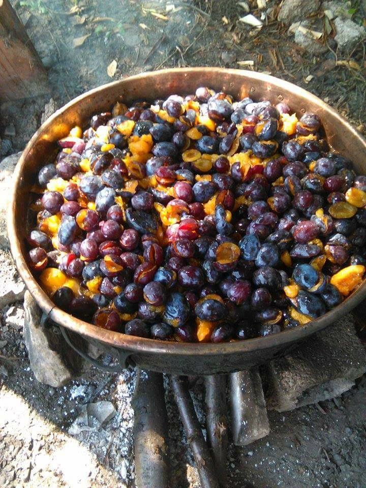 Bestilj ili pekmez od šljiva, poslastica specifična za Podrinje, slatko koje može i bez šećera (FOTO)