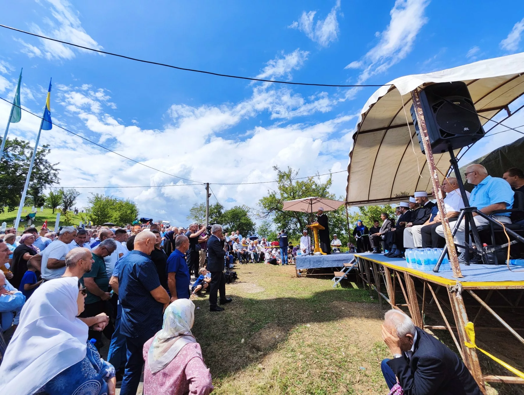 Hiljade vjernika prisustvovalo svečanosti otvorenja džamije u Tršiću kod Zvornika (FOTO)