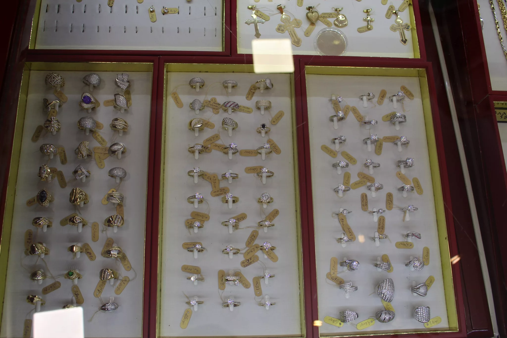 Za najvažnije i najljepše trenutke u životu, zvornički “Zlatar SM” izrađuje sve vrste zlatnog nakita skoro 70 godina