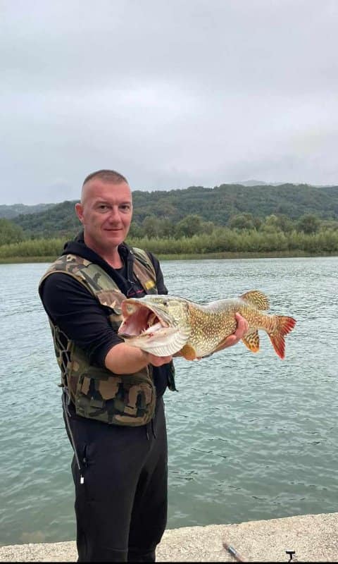 Popularni "Đomla" ponovo ulovio kapitalan primjer štuke u Zvorničkom jezeru (FOTO)