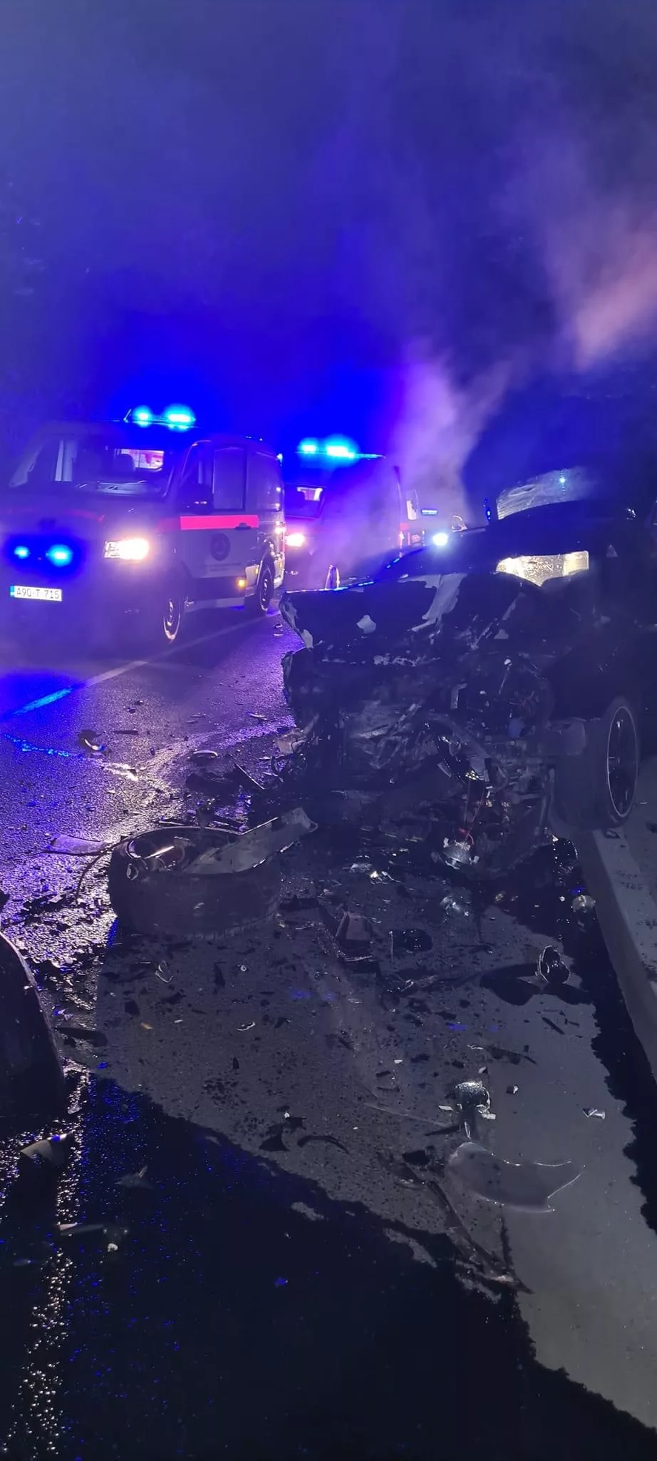 Osam osoba povrijeđeno u saobraćajnoj nesreći kod Tuzle, među povrijeđenim djeca i maloljetnici (FOTO)