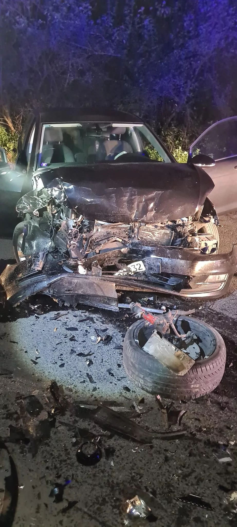 Osam osoba povrijeđeno u saobraćajnoj nesreći kod Tuzle, među povrijeđenim djeca i maloljetnici (FOTO)
