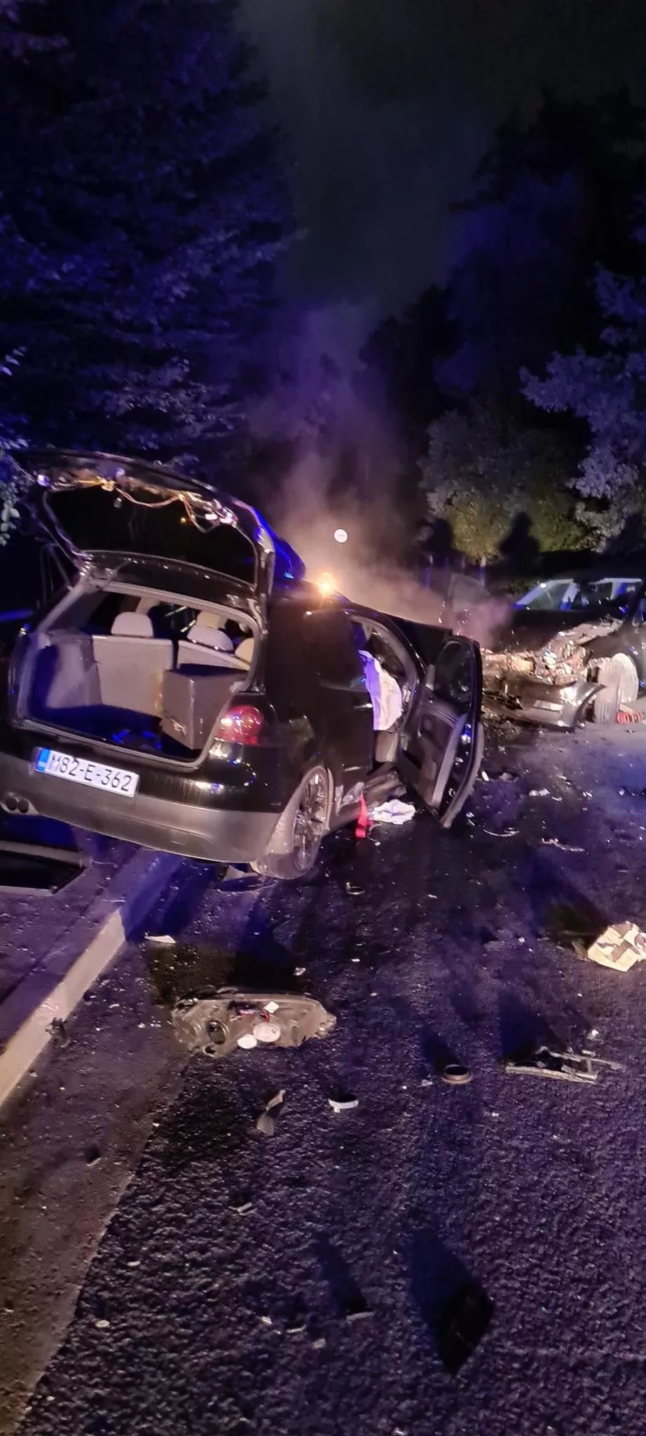 Osam osoba povrijeđeno u saobraćajnoj nesreći kod Tuzle, među povrijeđenim djeca i maloljetnici (FOTO)