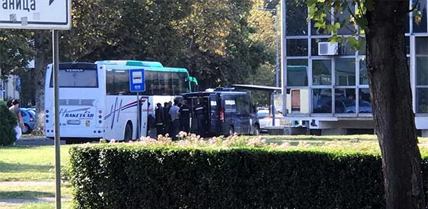 Loznička policija "dočekala" oko 120 migranta i uhapsila prilikom izlaska iz autobusa (FOTO)