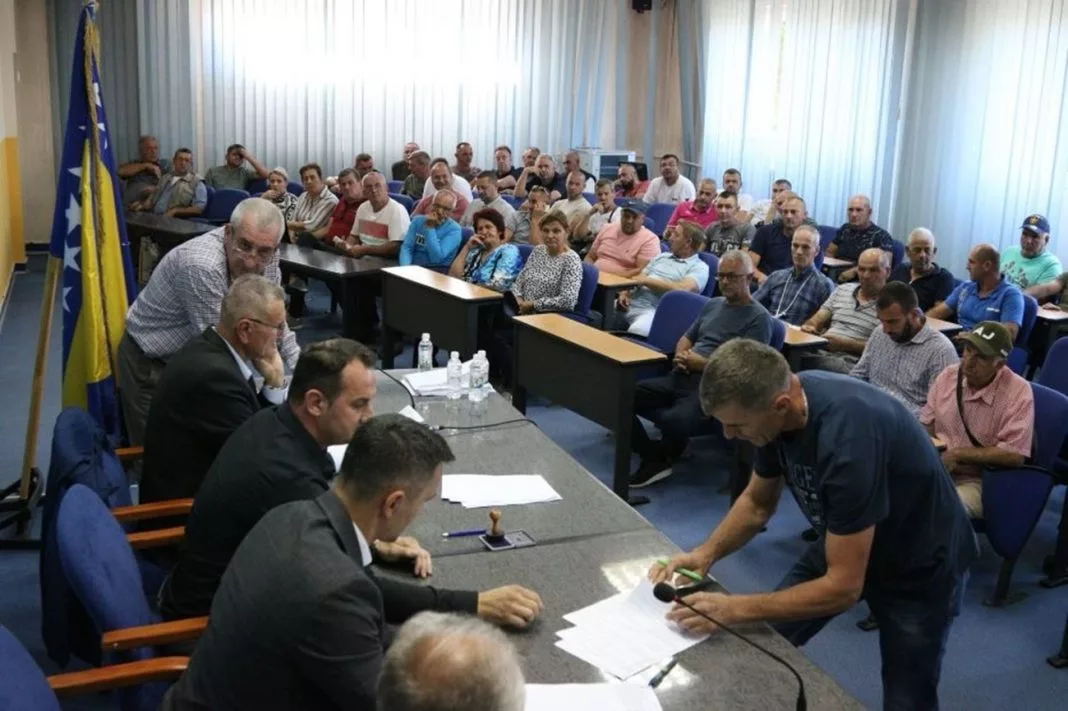Ministar Alić potpisao ugovore o dodjeli sredstava za podršku povratnicima, iz Zvornika 12 dobitinika pomoći