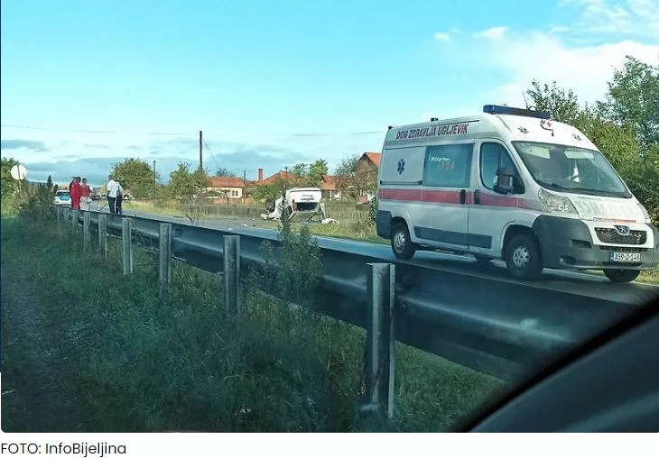 Teška saobraćajna nesreća kod Bijeljine, jedna osoba smrtno stradala (FOTO)