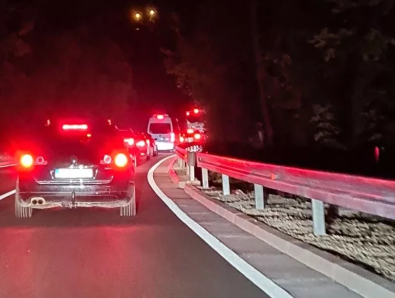 Sudar na putu uz Drinu: Povrijeđene tri osobe, saobraćaj blokiran satima