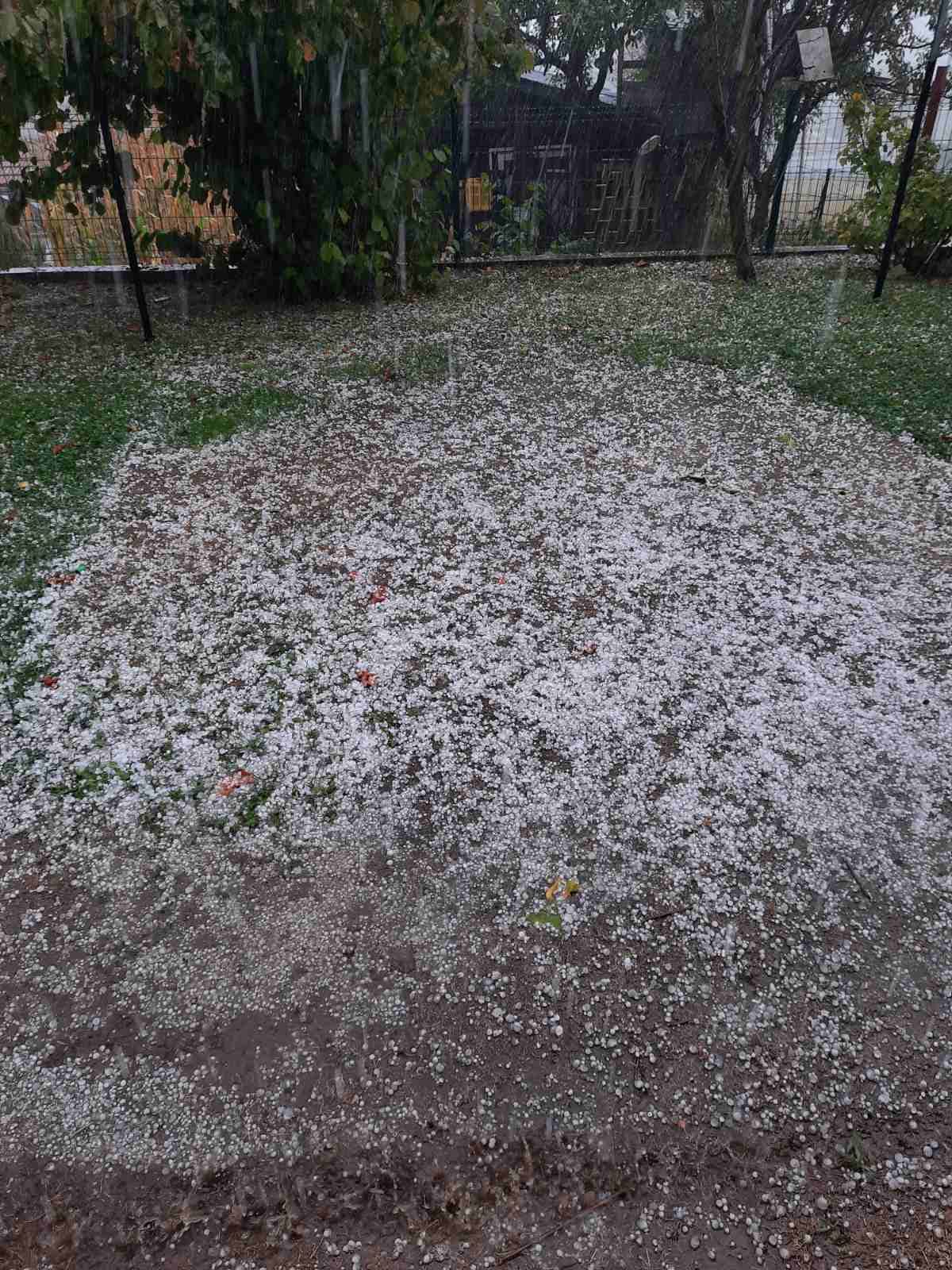 Prvi dan jeseni obiležilo nevrijeme i kiša, led zahvatio Kalesiju (FOTO+VIDEO)