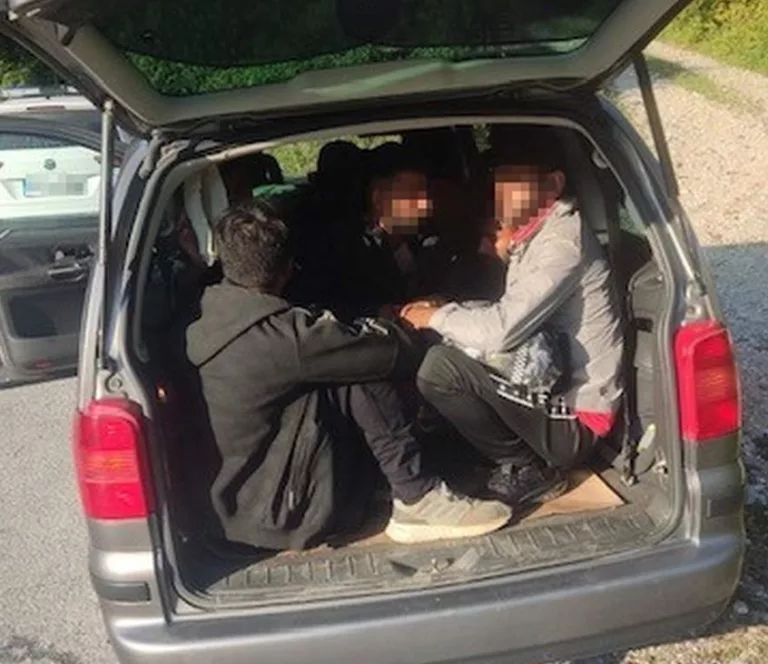 Državljanin Turske lišen slobode zbog krijumčarenja 11 državljana Sirije