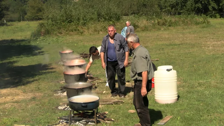 I ove godine organizovana "Pekmezijada" u Pobuđu kod Bratunca (FOTO)