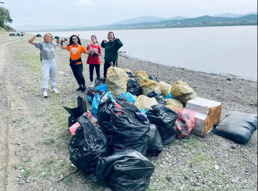 Članovi “Budi muško” kluba očistili jezero Modrac od smeća