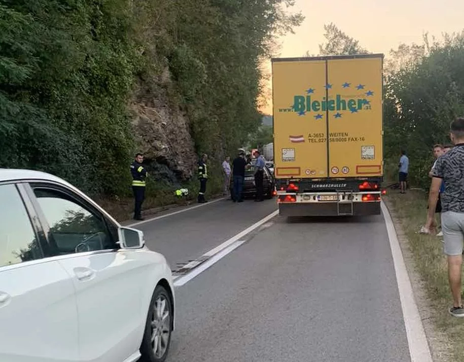 Muškarac iz Rogatice smrtno stradao u jučerašnjoj saobraćajnoj nesreći u Drinjači, među povrijeđenim trudnica i maloljetnik (FOTO)