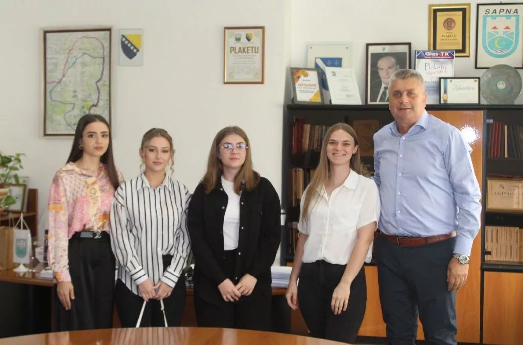 Sapna: Potpisani ugovori o stipendiranju (FOTO)