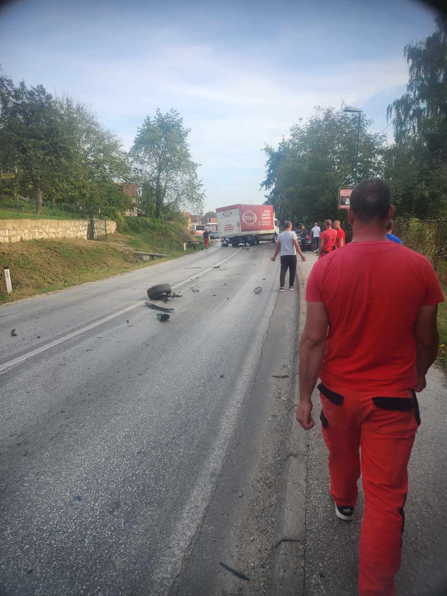 U sudaru na magistralnom putu Zvornik-Tuzla povrede zadobio muškarac iz Zvornika (FOTO)