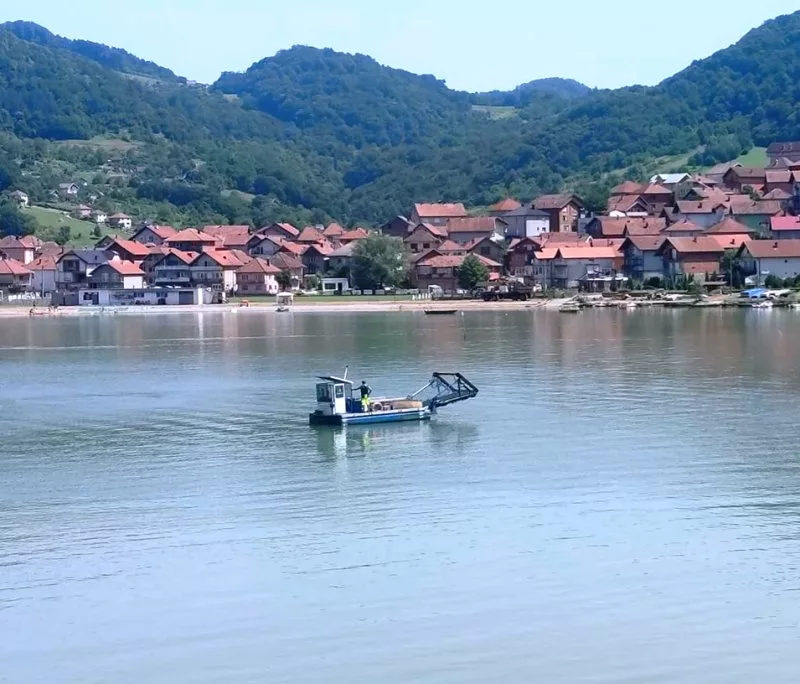 Pokupljen otpad sa površine Zvorničkog jezera