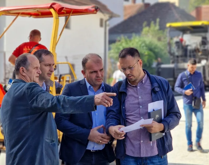 Gradonačelnik Bojan Ivanović obišao radove izgradnje novog parkinga u naselju B blokovi (FOTO)