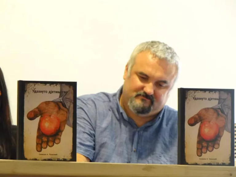 Prestižno priznanje za Zvorničanina: Dejan Spasojević nagrađen za knjigu „Isklesane misli“