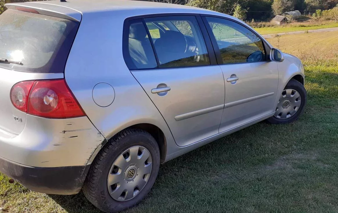 Mladići preživjeli pravi horor na dionici puta Memići – Crni Vrh, nepoznati automobil ih proganjao i na kraju stigao udariti u blizini porodične kuće (FOTO)