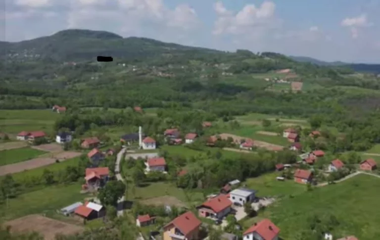 Vjetar oborio bukvu na području Križevića, bez struje ostalo nekoliko naselja